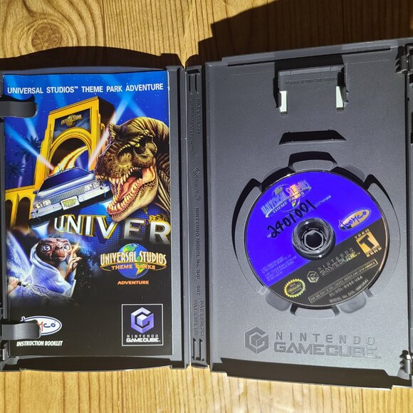 Universal Studios Theme Park Adventures Nintendo Gamecube Game (CIB) - Picture 2 of 4